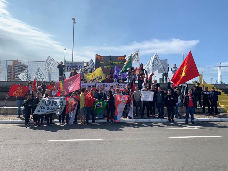 Manifestantes protestam contra o governo Bolsonaro