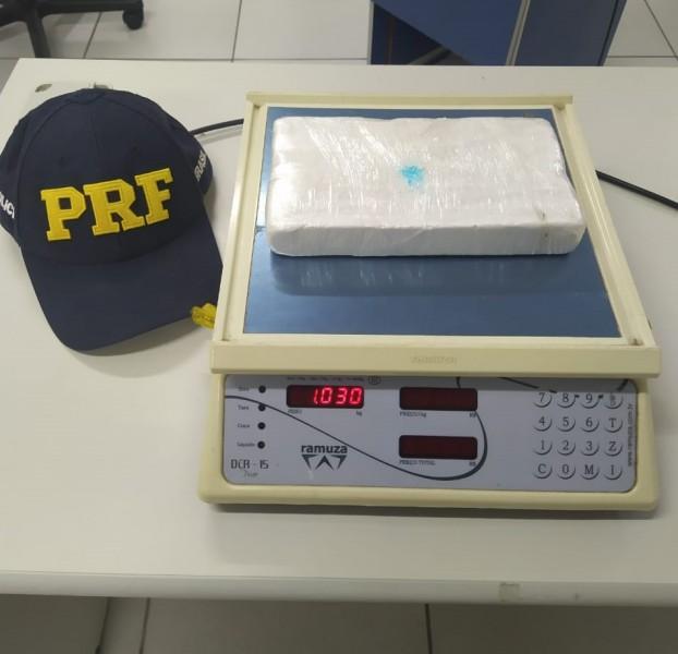 PRF apreende um quilo de cocaína em Ford Ranger de Içara; duas pessoas foram detidas