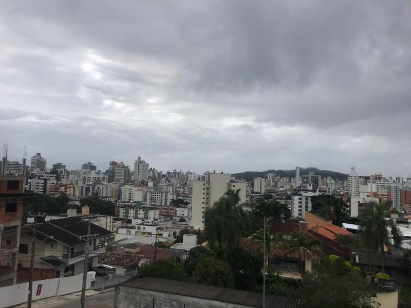 Após fim de semana chuvoso, próximos dias serão de sol 
