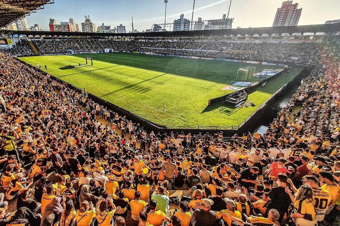 AJE Criciúma promove Feirão do Imposto no estádio Heriberto Hülse