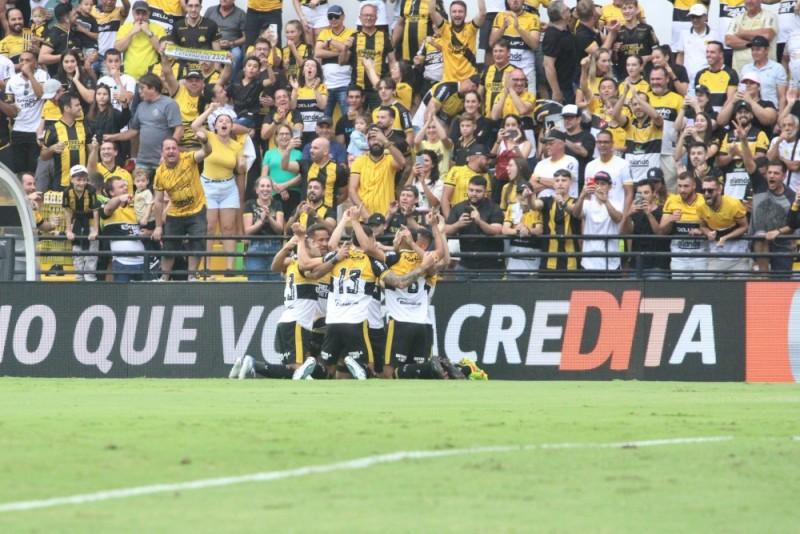 'É uma emoção grande ficar marcado dentro do clube', afirma zagueiro Walisson Maia