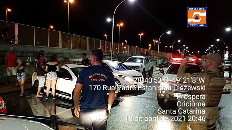 PM e Defesa Civil flagram aglomeração na Rua da Gente