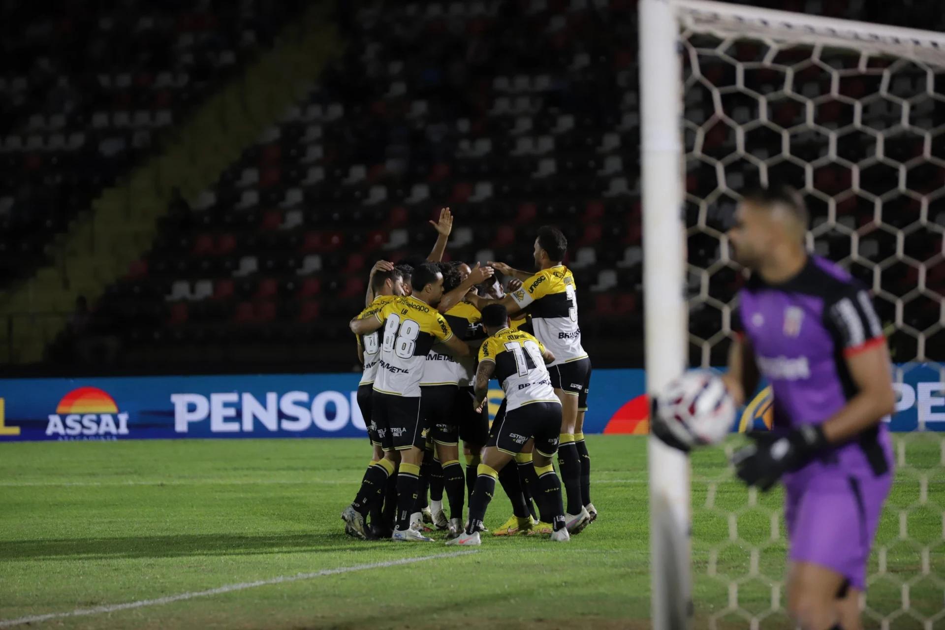 Criciúma vence o Botafogo e se aproxima do G4