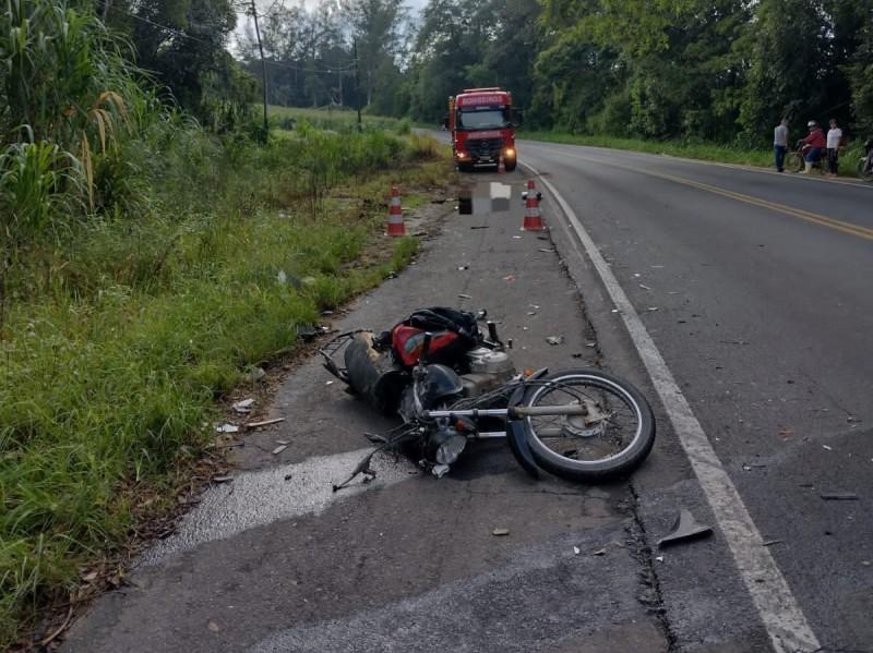 Motociclista que morreu em grave acidente na SC-108 é identificado