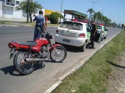Guarda Municipal apreende motocicleta com registro de furto em Criciúma