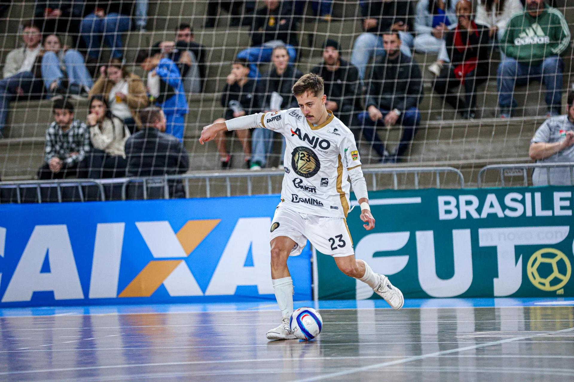 Retornando de lesão, Antônio convoca torcedor para duelo no Brasileiro de Futsal