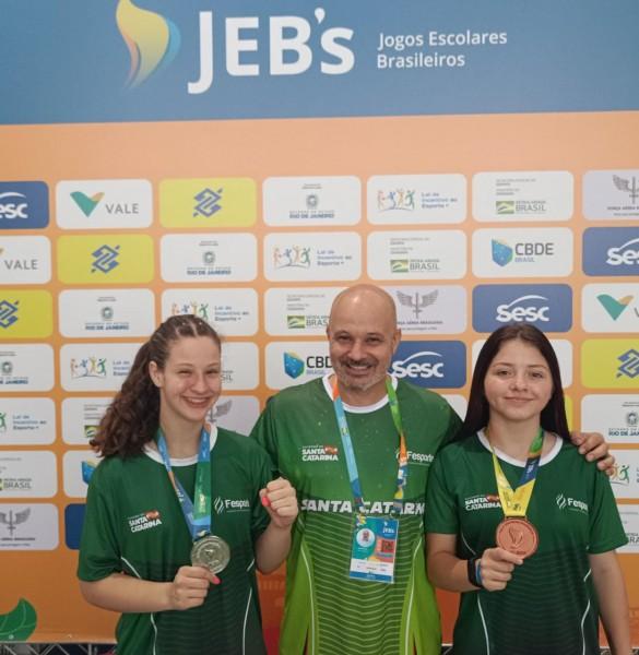 Caratecas da FME Içara/Team Everaldo conquistam ouro e bronze nos JEB´s