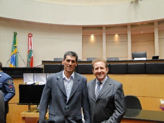 Comenda do Legislativo Catarinense é cedida a Almir Fernandes de Souza