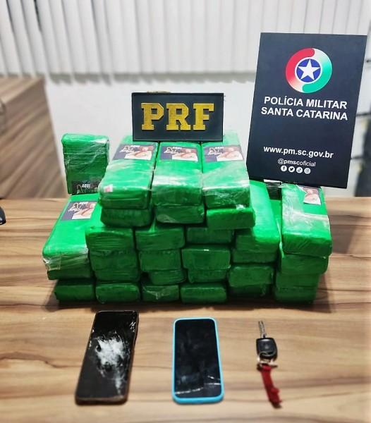Perseguição termina com apreensão de 20 quilos de maconha em Paulo Lopes