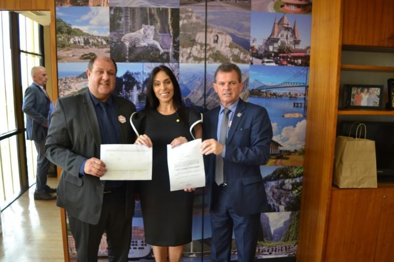 Geovania de Sá entrega mais de R$ 1,2 milhão para Nova Veneza