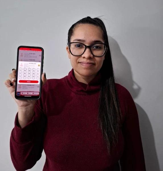 Mayara, de Jaraguá do Sul, conquista prêmio do Hiper Cap Brasil e comemora a realização de sonho