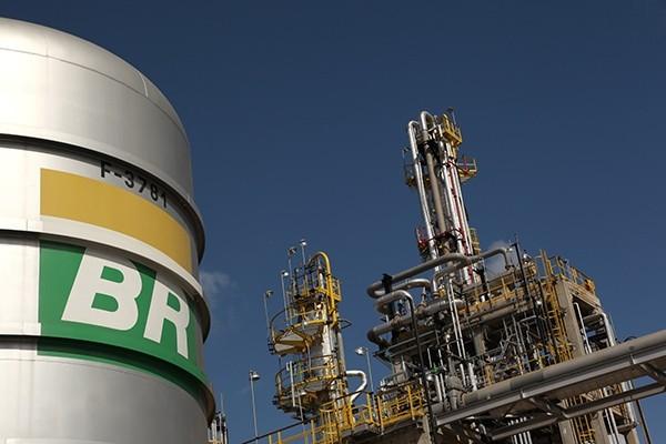  Petrobras reduz pelo 2º dia seguido preço da gasolina nas refinarias