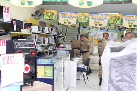 Loja é assaltada ao meio-dia no Centro de Tubarão