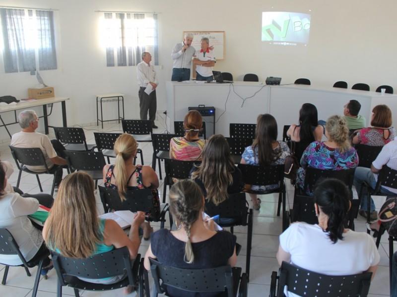Moradores recebem orientações de turismo