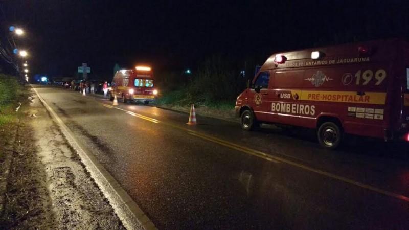 Buraco em rodovia causa acidente em Jaguaruna