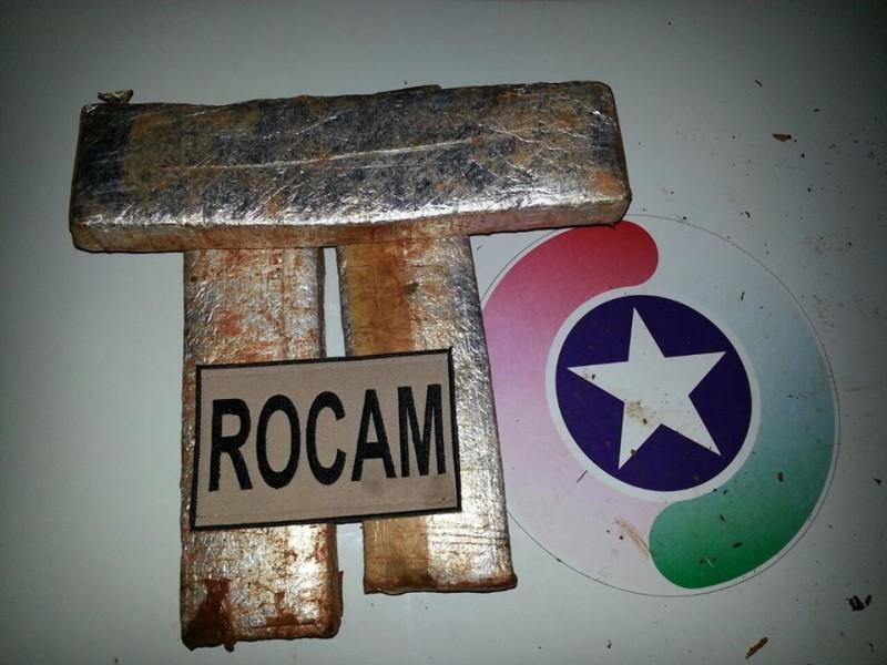 PM apreende drogas e identifica carros furtados em oficina mecânica 