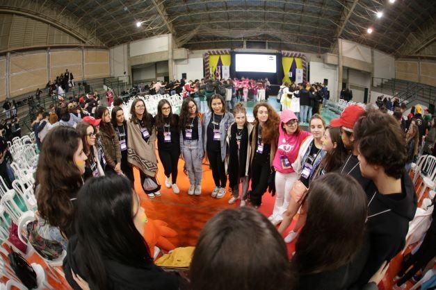 Congresso desperta o 'reflexo da loucura' de 500 jovens empreendedores em Criciúma