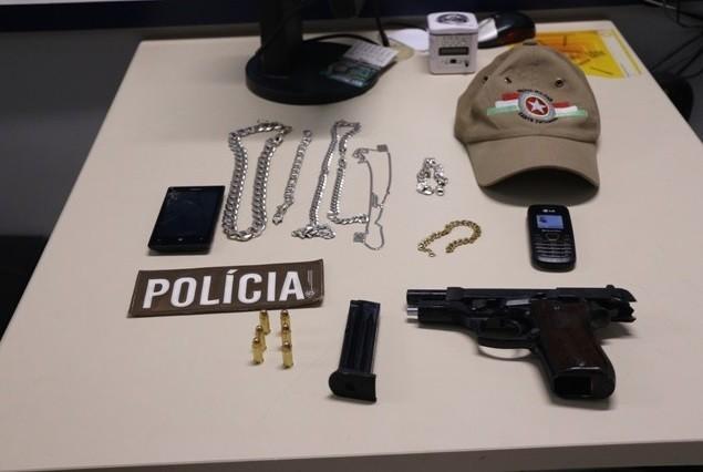 Três jovens são presos por porte ilegal de arma 