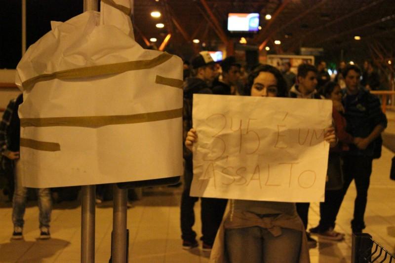 Manifestação chama a atenção para o aumento da passagem