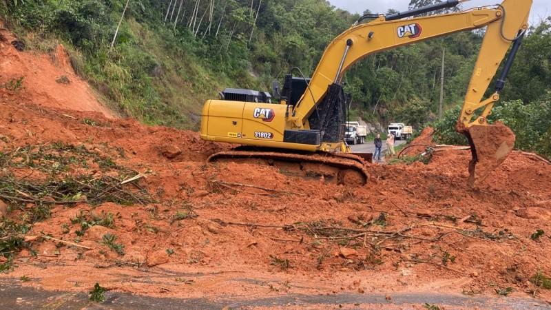 Pista limpa e trânsito liberado na SC-390 entre Orleans e Pedras Grandes