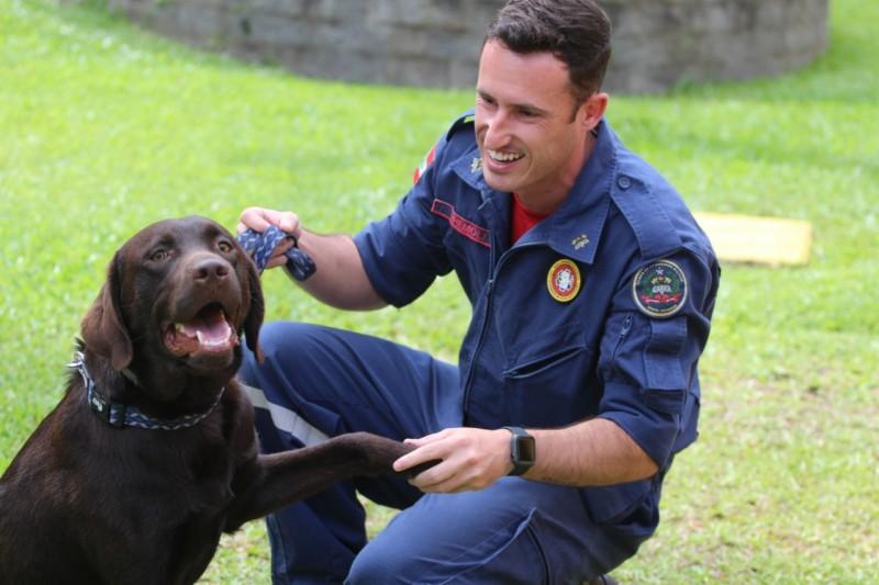 Cabo Matheus Premoli e o cão Bono: um amor além da farda