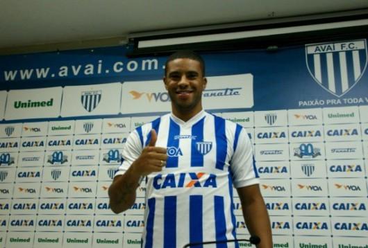 Anunciado por Pastana, Reis é contratado pelo Avaí
