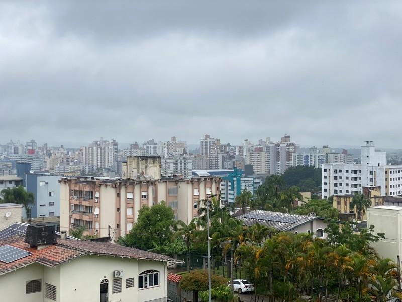 Semana inicia com chuva e deve terminar com tempo bom 