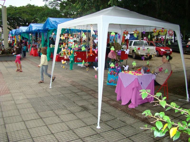 Sábado tem feira de adoção e exposição de arte em Forquilhinha