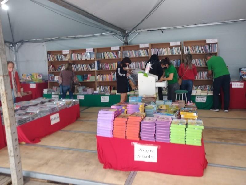 Feira do Livro e Sábado Mais movimentam comércio de Criciúma neste sábado 