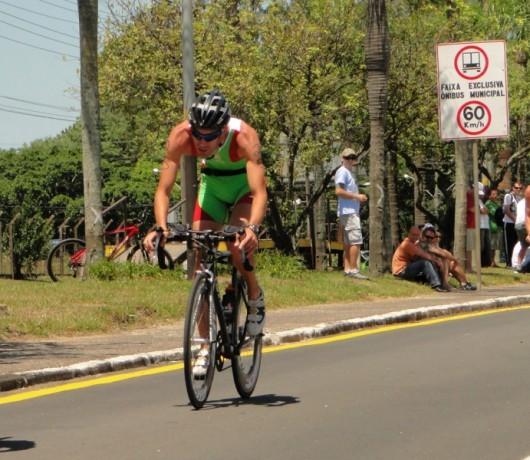 Equipe de triathlon da FME Criciúma disputa Ironman