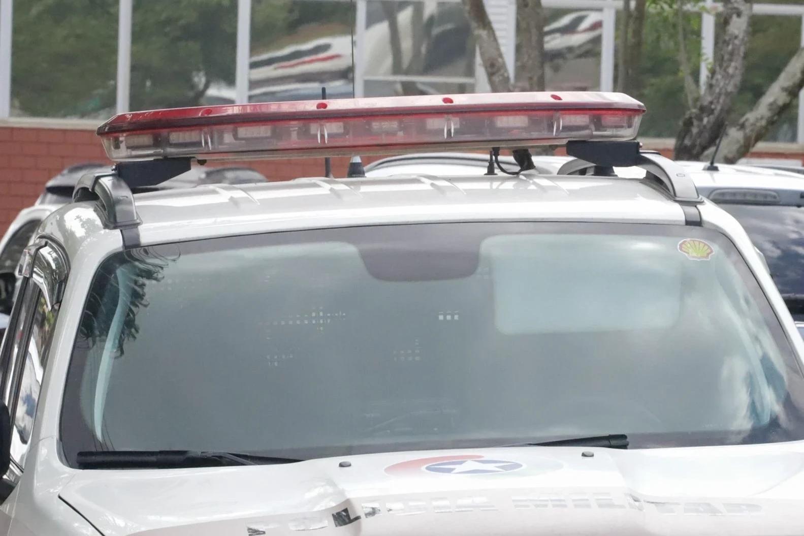Homem usa pedaço de telha para assaltar idoso em Criciúma