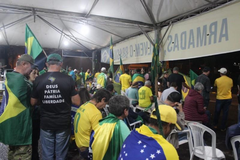 Manifestação em frente ao 28ºGAC completa 30 dias em Criciúma