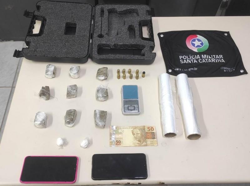 Criciúma: casal acaba preso após denúncia de que homem estaria ostentando arma de fogo