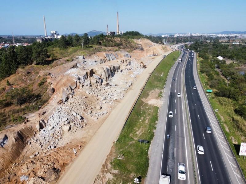 Capivari de Baixo: operação de detonação de rochas na BR-101 será realizada nesta quarta-feira