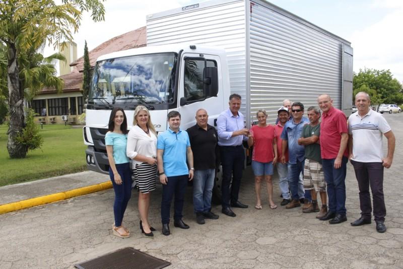 Novo caminhão para a coleta seletiva de Forquilhinha