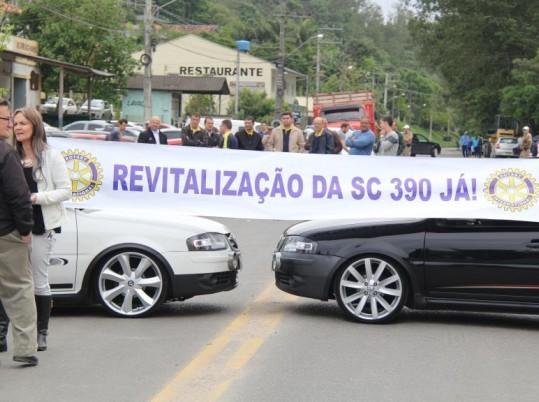 Comunidade se reúne em protesto para revitalização da SC-390