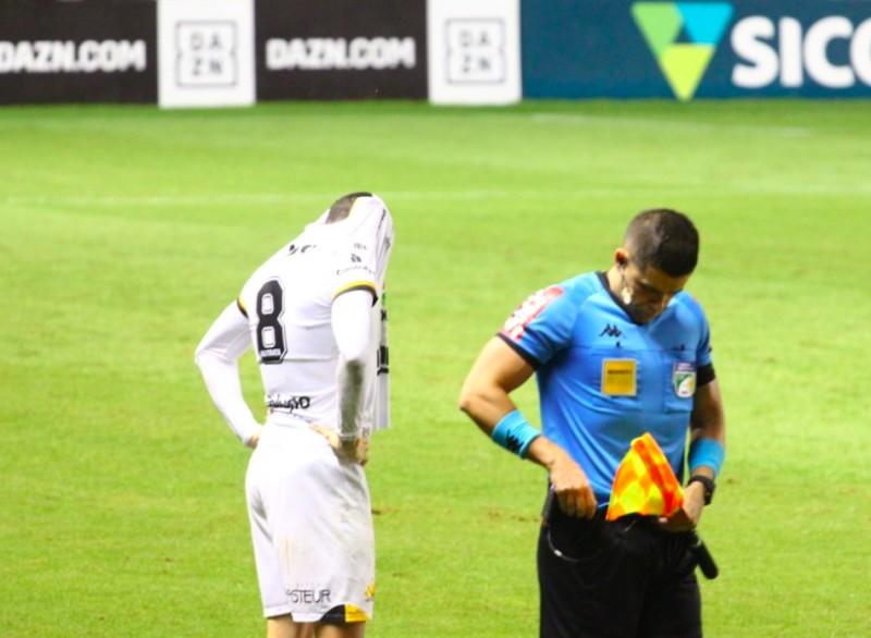 Criciúma esbarra nas expulsões e não sai do empate com o Botafogo (PB)