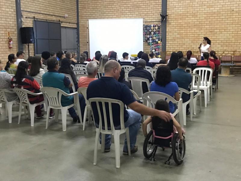 Secretaria de Educação promove encontro de pais de alunos com deficiência