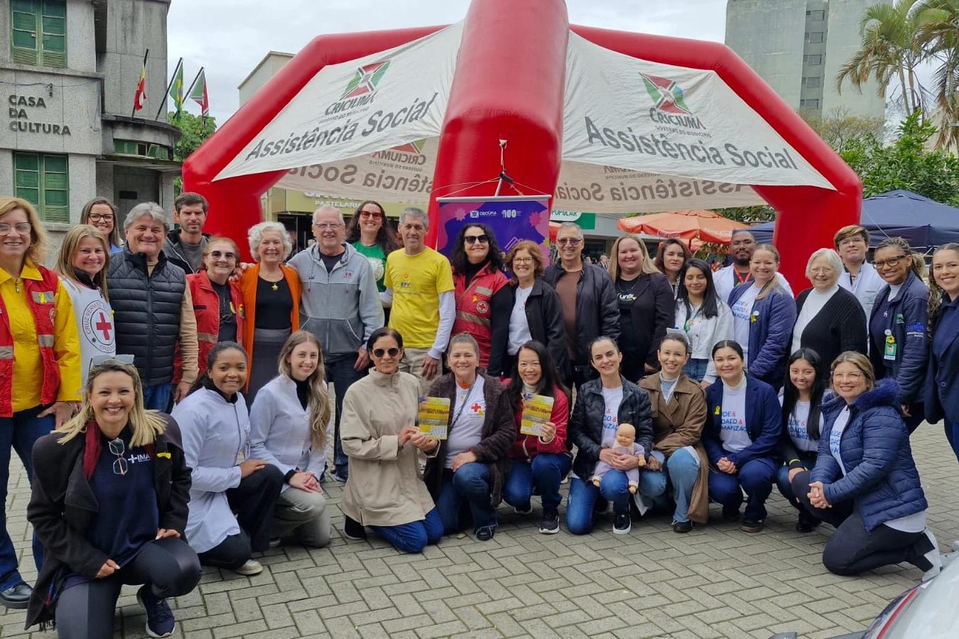 Setembro Amarelo: ação de conscientização é realizada na Praça Nereu Ramos