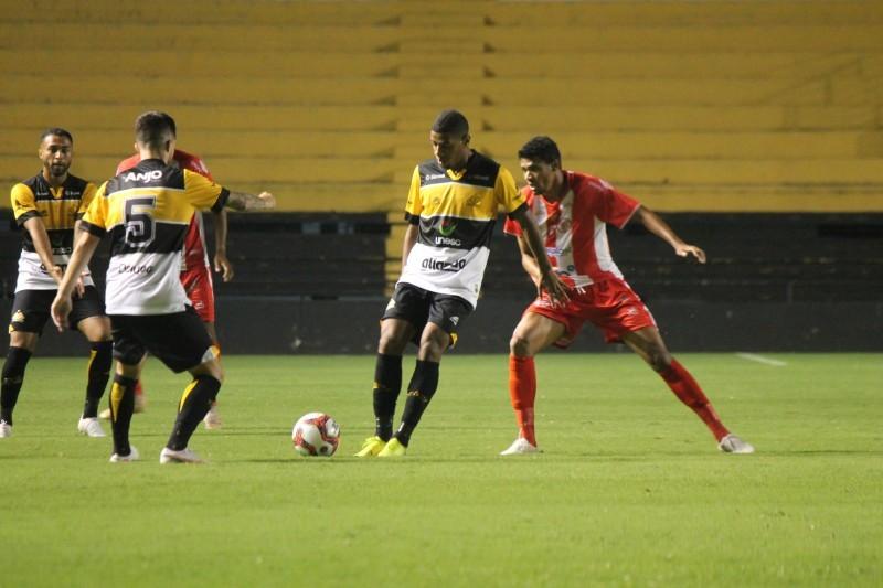 Em momentos opostos, Hercílio Luz e Criciúma duelam pelo Campeonato Catarinense