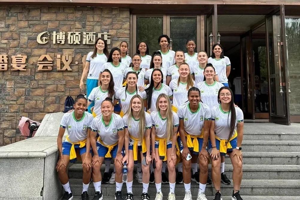 Meninas Carvoeiras estreiam com derrota em competição na China