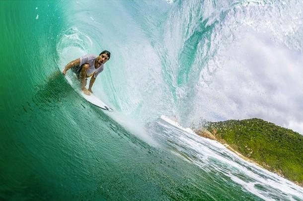 Surfista Ricardo dos Santos morre no hospital após ser baleado 