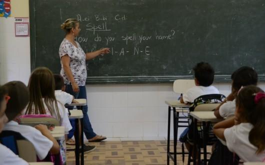 Alunos do 1º ao 5º ano de algumas escolas municipais de Criciúma já têm aulas de Inglês