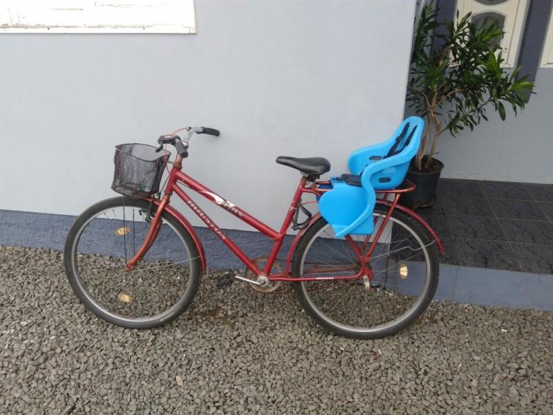 Bombeiro militar flagra homem roubando bicicleta e o detém 