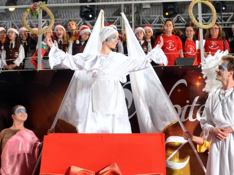 Apresentações recebem Papai Noel no Parque das Nações  