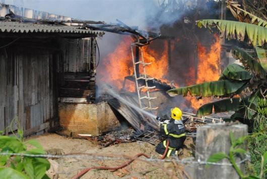 Marcenaria é parcialmente destruída durante incêndio, em Braço do Norte