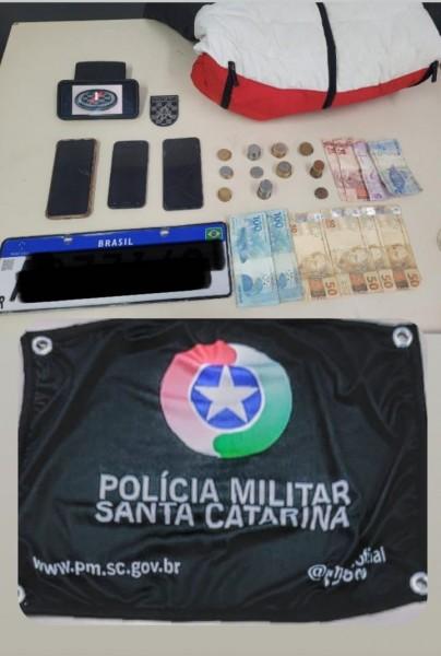 Após roubar dinheiro de posto de combustíveis, grupo é preso tentando trocar para-choque de carro