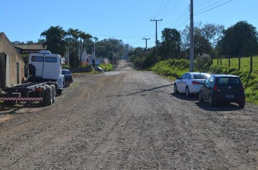Prefeitura entrega contrato para pavimentação no Distrito Industrial do Caravaggio