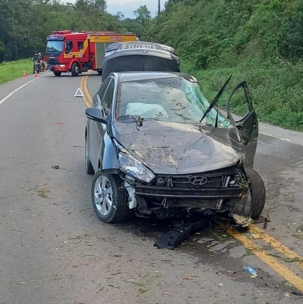  Motorista bate carro em barranco e saí da pista na SC-108