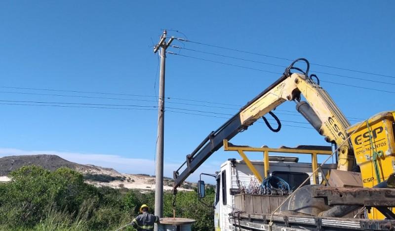 Duas mil unidades consumidoras ficam sem energia após furto de 1,2 km de cabos de cobre em Laguna